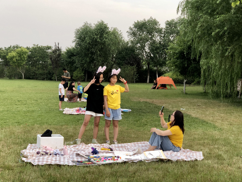 夏令營挑戰地攤經濟，覽眾房車不一樣的活動