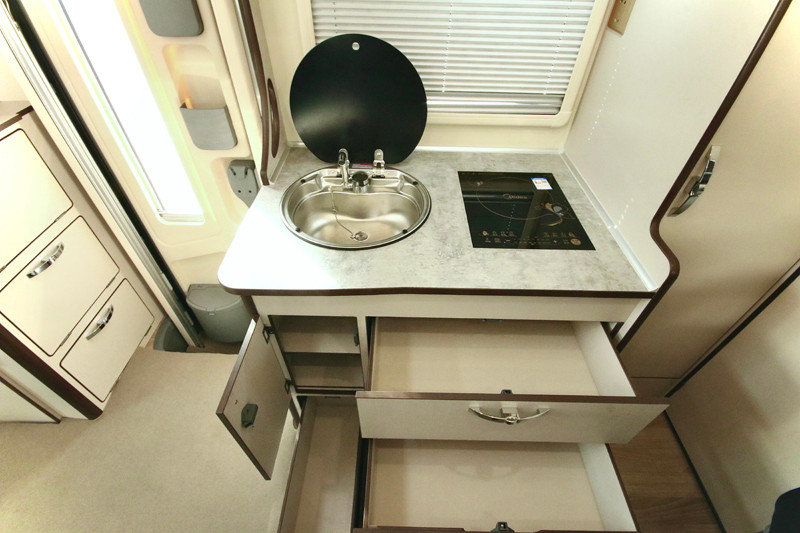 舒適旅行生活，這款房車(chē)必不可少