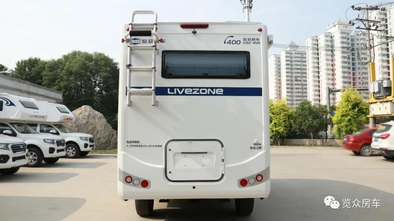 兩張雙人床,使用還方便的房車 兩張雙人床,使用還方便的房車