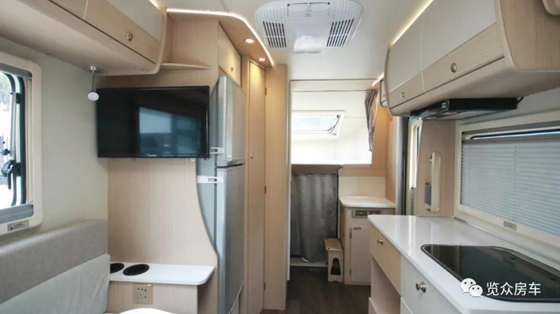 兩張雙人床,使用還方便的房車 兩張雙人床,使用還方便的房車