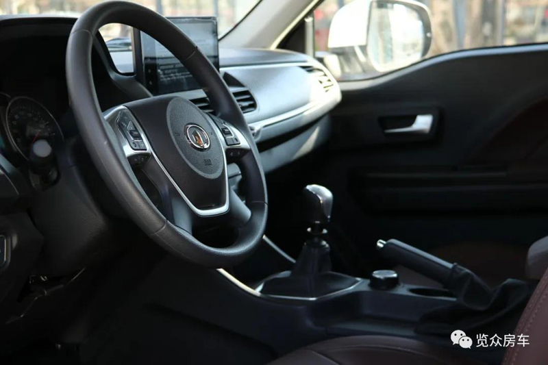 這款房車的客廳真給力 這款房車的客廳真給力