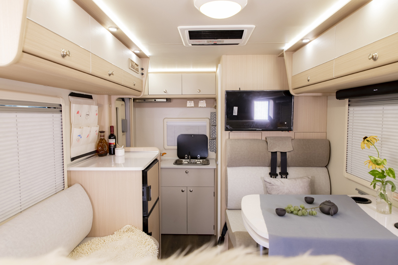 大床、大客廳得房車(chē)，四驅(qū)、動(dòng)力好