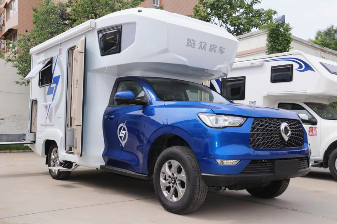 為自由著色！紅、白、藍、棕，你選哪一種？