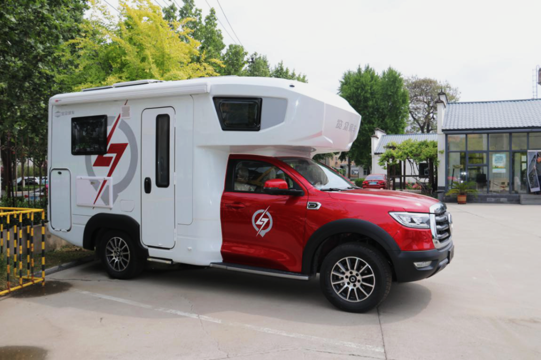 為自由著色！紅、白、藍、棕，你選哪一種？