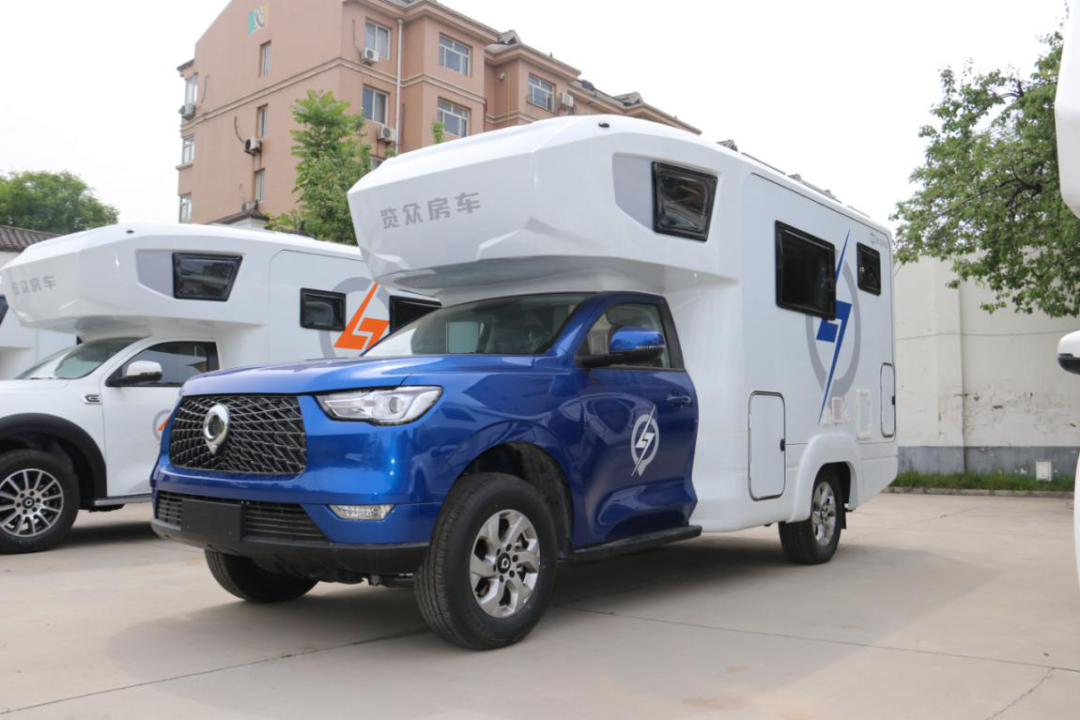 為自由著色！紅、白、藍、棕，你選哪一種？