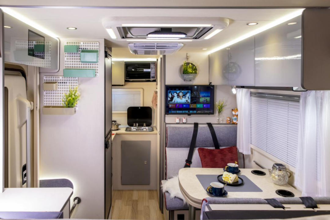 為自由著色！紅、白、藍、棕，你選哪一種？