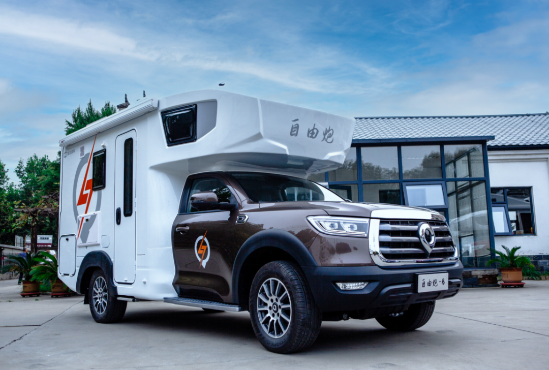 為自由著色！紅、白、藍、棕，你選哪一種？