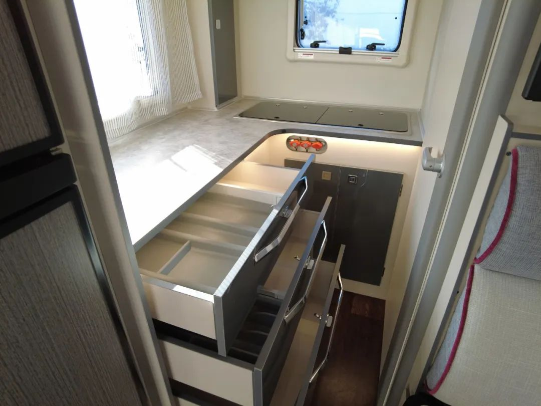 氣場全開!駱駝房車最強全明星陣容,齊了! 氣場全開!駱駝房車最強全明星陣容,齊了!