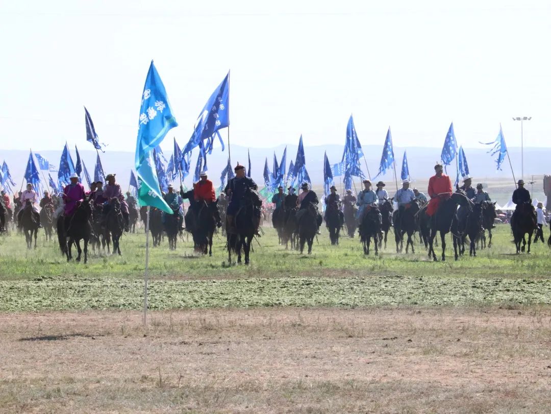 覽眾房車攜手長城炮聯(lián)袂出席那達慕2.jpg 覽眾房車攜手長城炮聯(lián)袂出席那達慕2.jpg