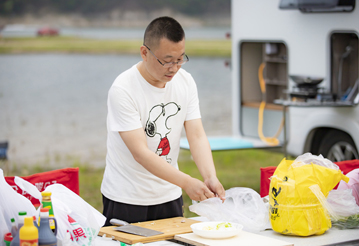 這么大的床，房車上少見，趕緊選